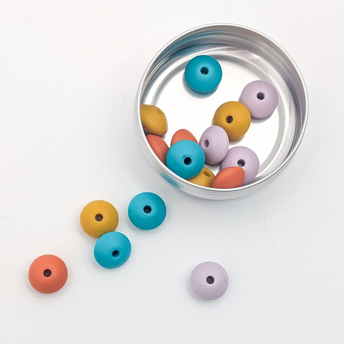 Needle Stoppers - Tin of 8 pairs, Flying Saucers