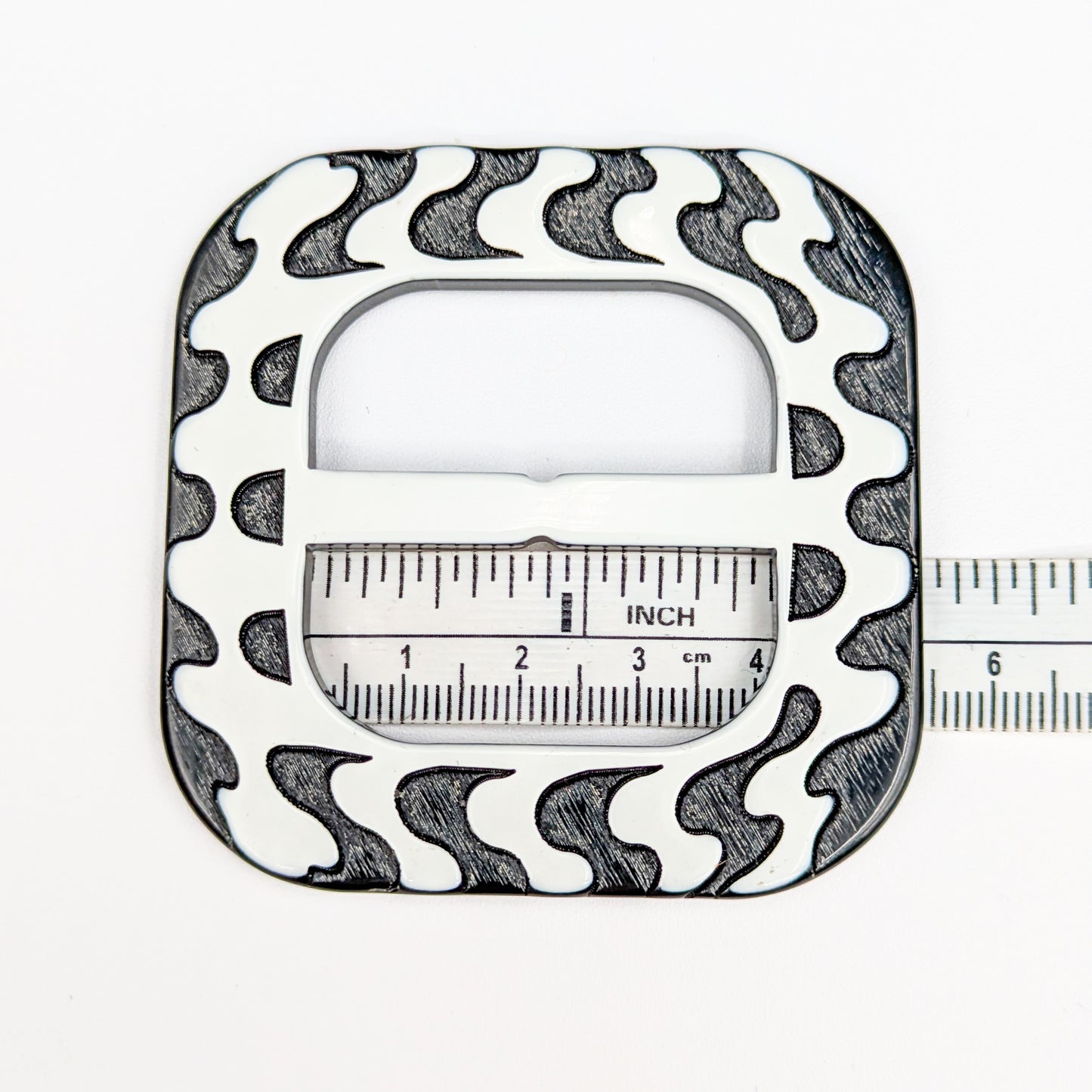 Wiggle Scarf Buckle - Medium