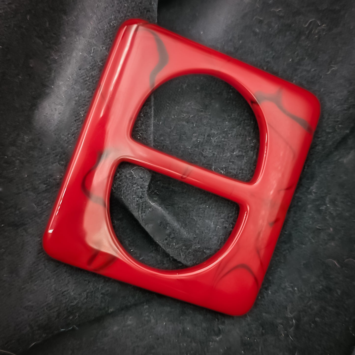 Red Marble Scarf Buckle - Medium
